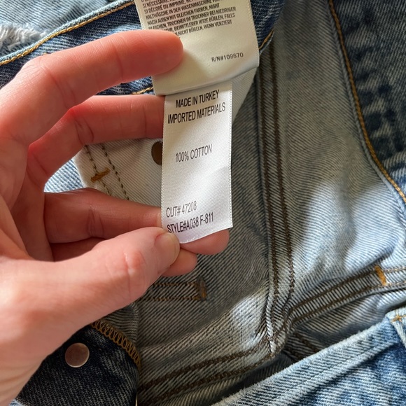 Agolde Parker Vintage Cut Off Short in Swapmeet - Picture 4 of 6